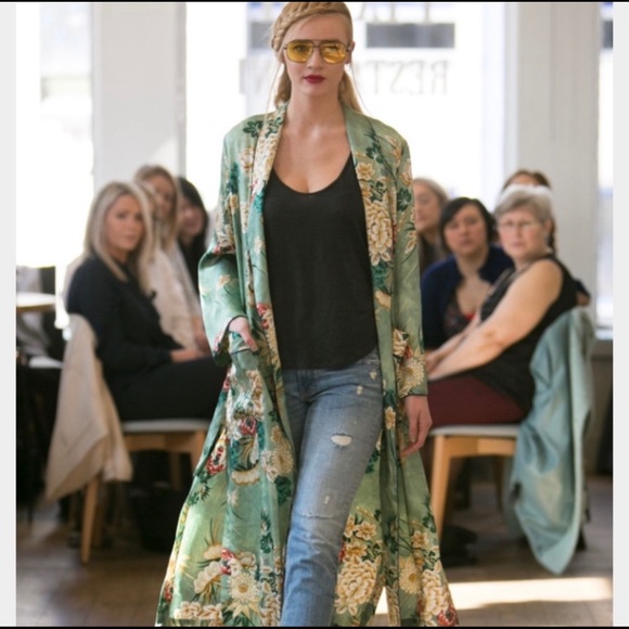 BLOGGERS FAV ZARA FLORAL BELTED GREEN KIMONO - Picture 5 of 9